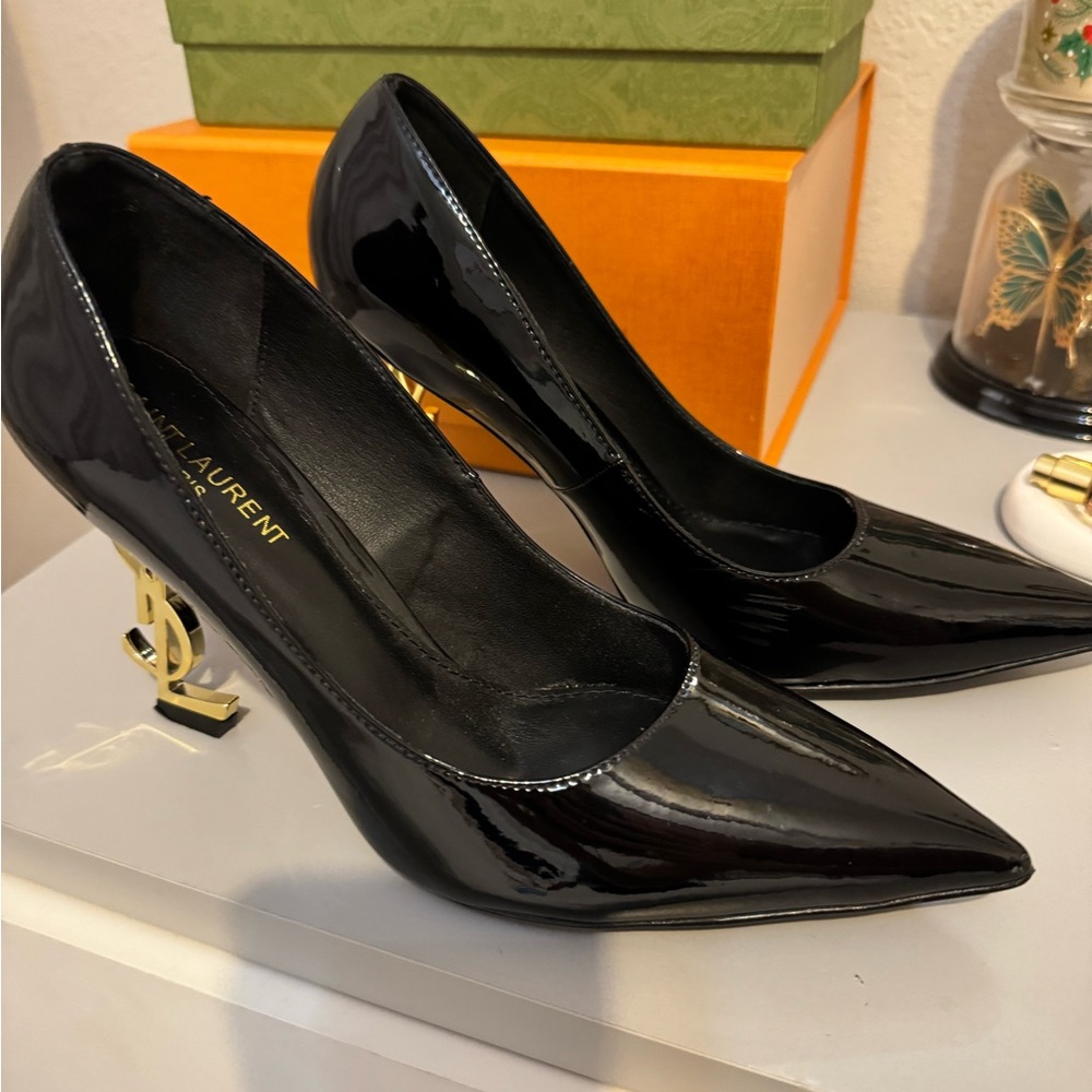 Saint Laurent Women's Black Pumps